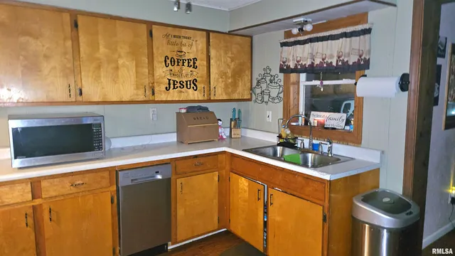 $92,000 | 434 Dean Court, Canton, IL 61520