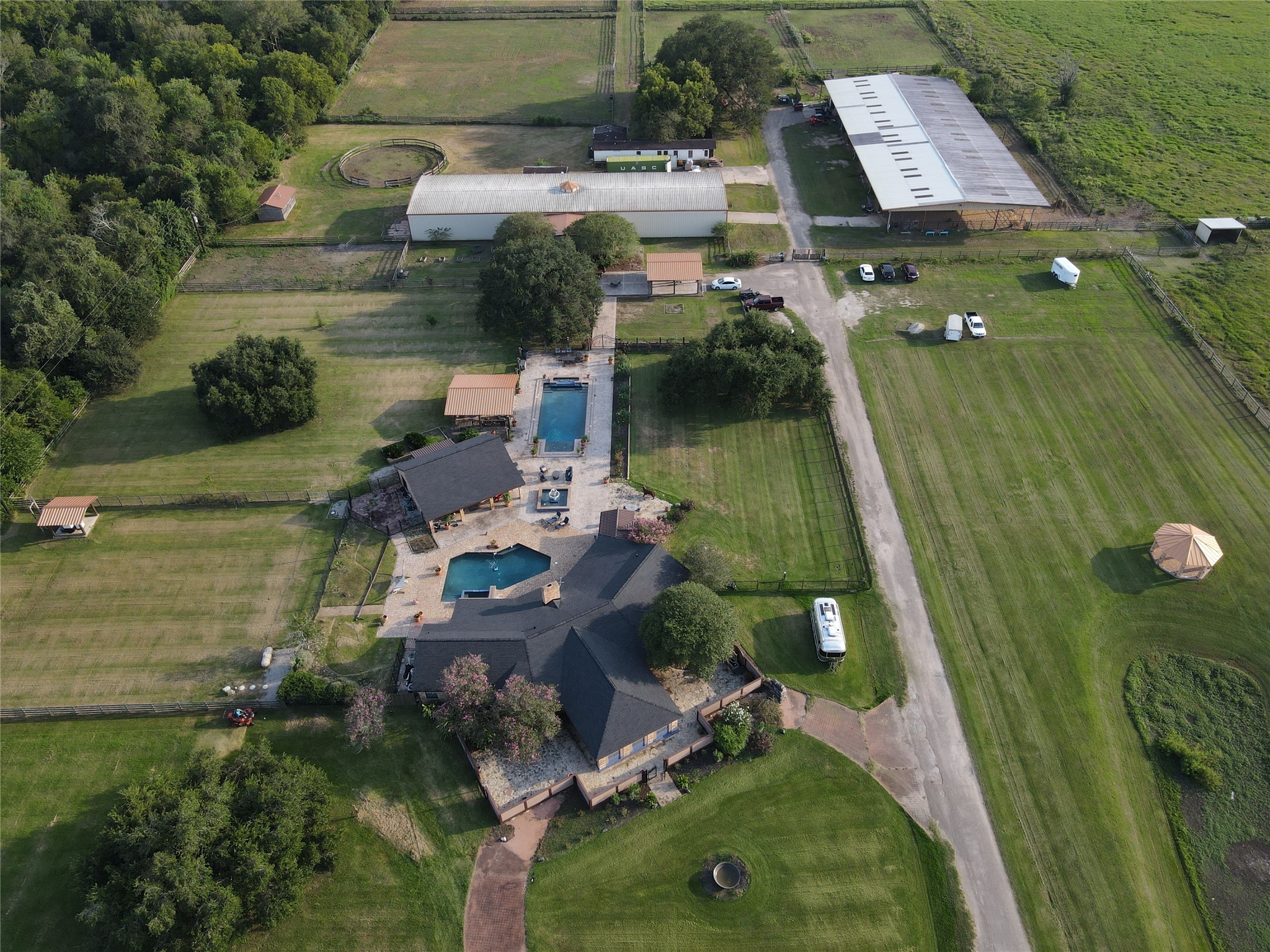 1226 County Road 45 Angleton, TX 77515 - Photo 4 of 50 Gallery Image 4