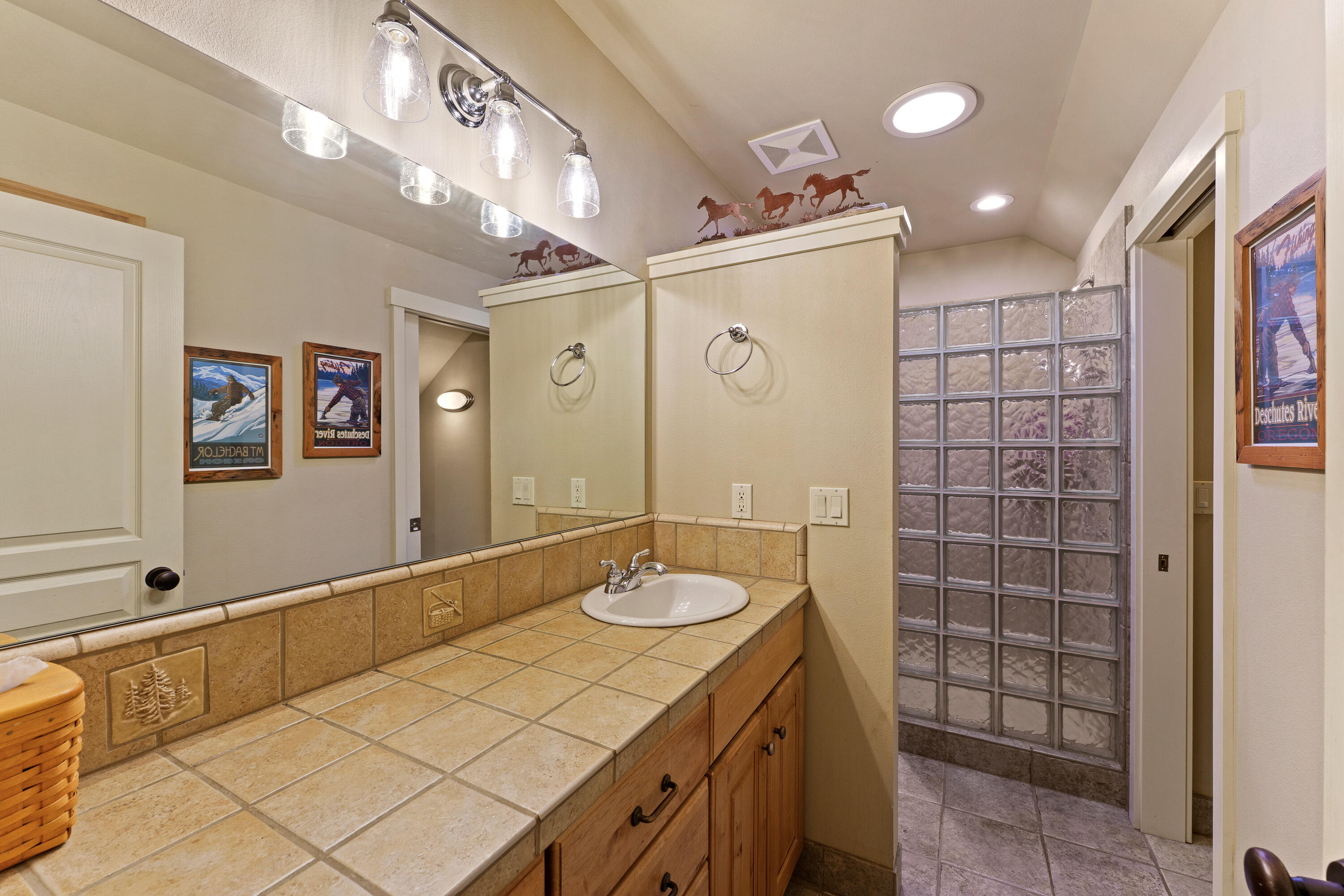 61939 Dobbin Road Bend, OR 97702 - Photo 29 of 57 DSC04289
