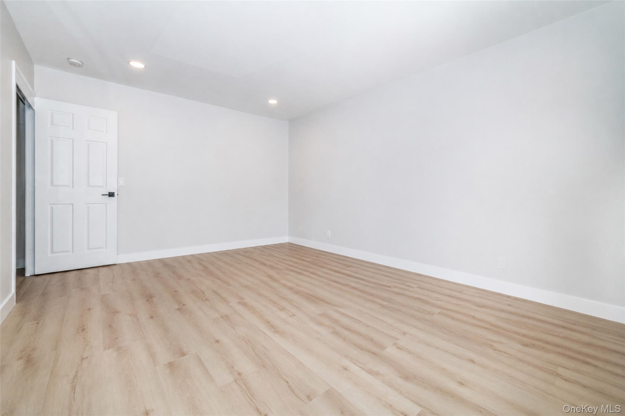 643 Pelham Road, Unit 4D New Rochelle, NY 10805 - Photo 4 of 37