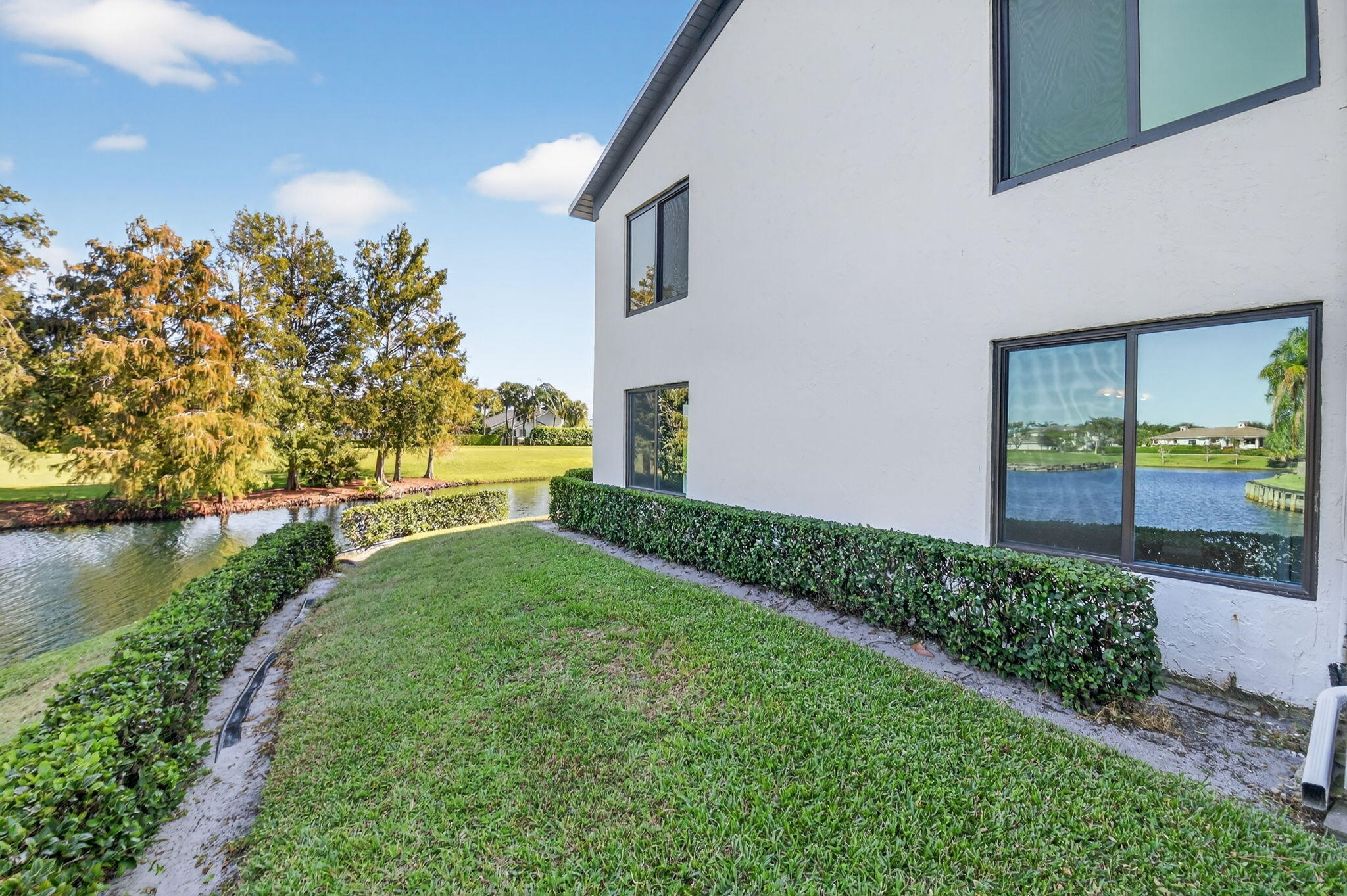 900 Greensward Lane, Unit 101G Delray Beach, FL 33445 - Photo 46 of 62 a view of a garden with an outdoor space