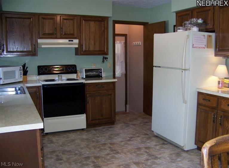 9135 Coon Club Road Medina, OH 44256 - Photo 6 of 21 Kitchen