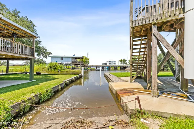 $555,000 | 127 Hammock Lane, Franklin, LA 70538