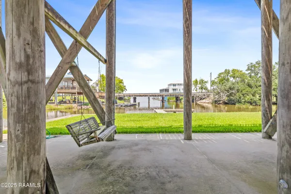 $555,000 | 127 Hammock Lane, Franklin, LA 70538