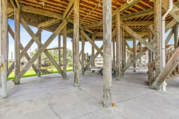 $555,000 | 127 Hammock Lane, Franklin, LA 70538