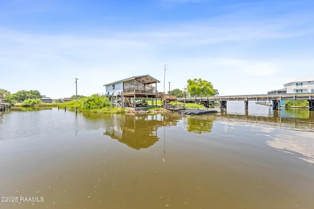 $555,000 | 127 Hammock Lane, Franklin, LA 70538