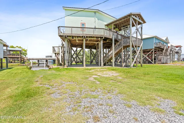 $555,000 | 127 Hammock Lane, Franklin, LA 70538