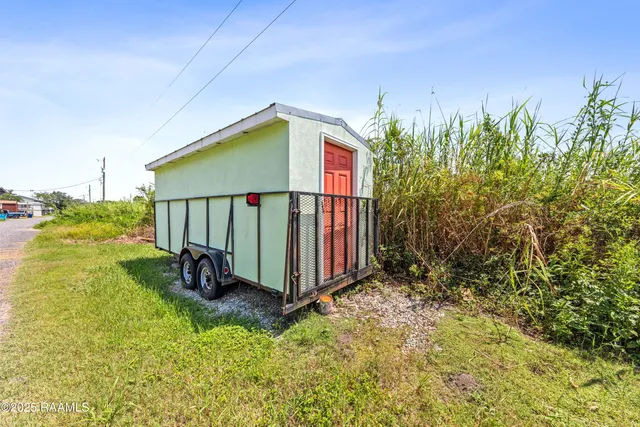 $555,000 | 127 Hammock Lane, Franklin, LA 70538