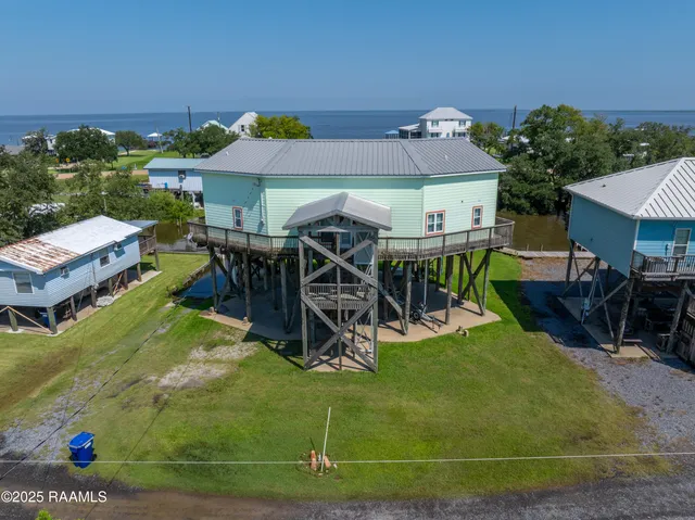 $555,000 | 127 Hammock Lane, Franklin, LA 70538