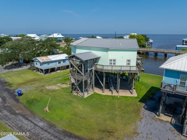 $555,000 | 127 Hammock Lane, Franklin, LA 70538