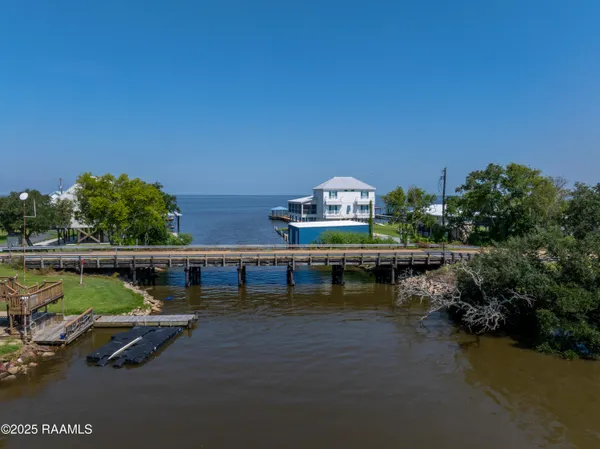 $555,000 | 127 Hammock Lane, Franklin, LA 70538