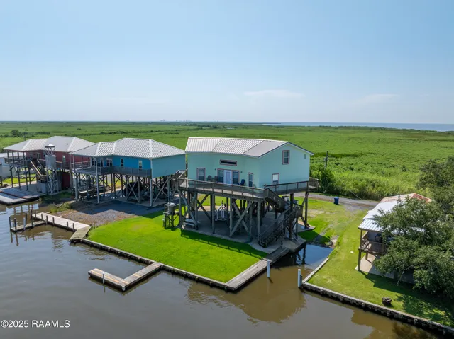 $555,000 | 127 Hammock Lane, Franklin, LA 70538