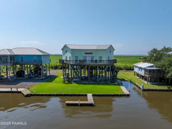 $555,000 | 127 Hammock Lane, Franklin, LA 70538