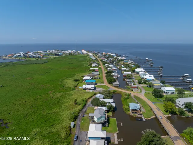 $555,000 | 127 Hammock Lane, Franklin, LA 70538