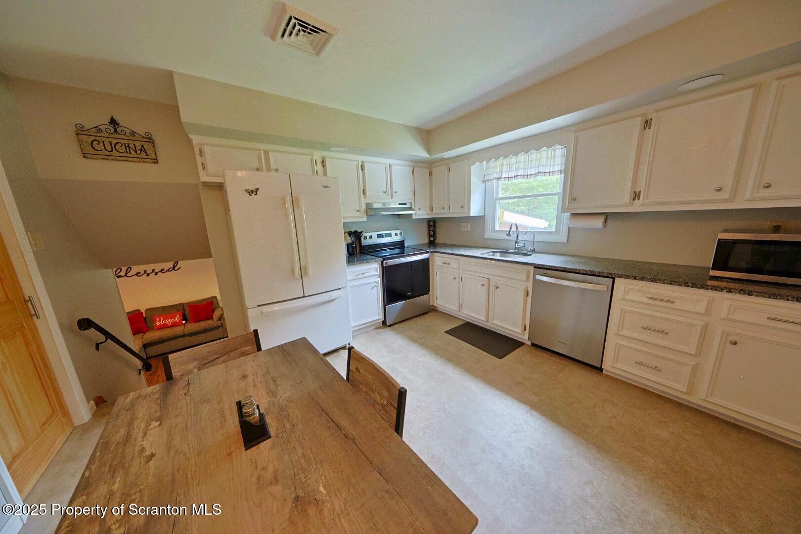 17 Frontier Road Wilkes Barre, PA 18702 - Photo 17 of 45 Kitchen