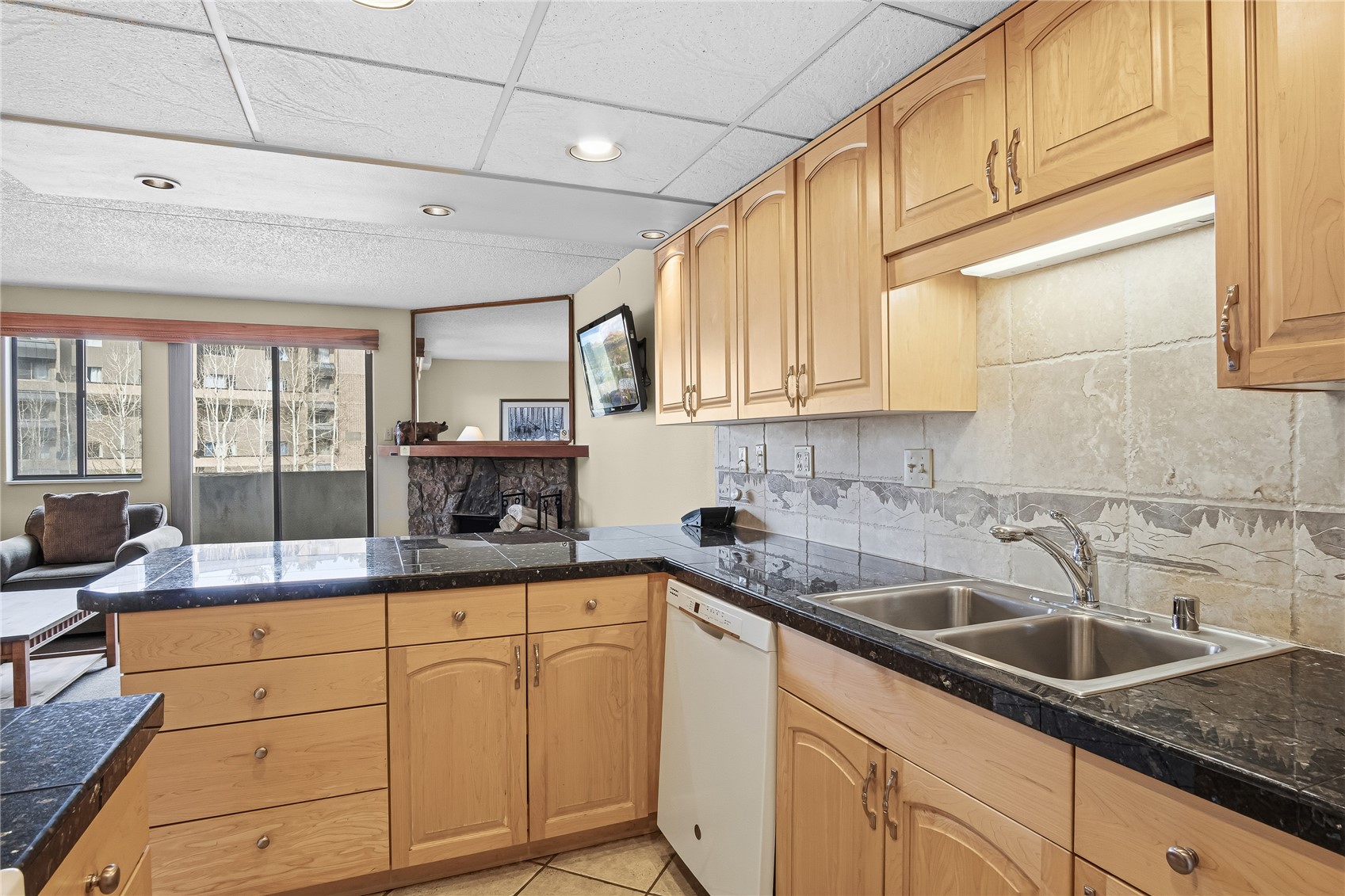 611 Village Road, Unit 24260 Breckenridge, CO 80424 - Photo 11 of 50 Kitchen