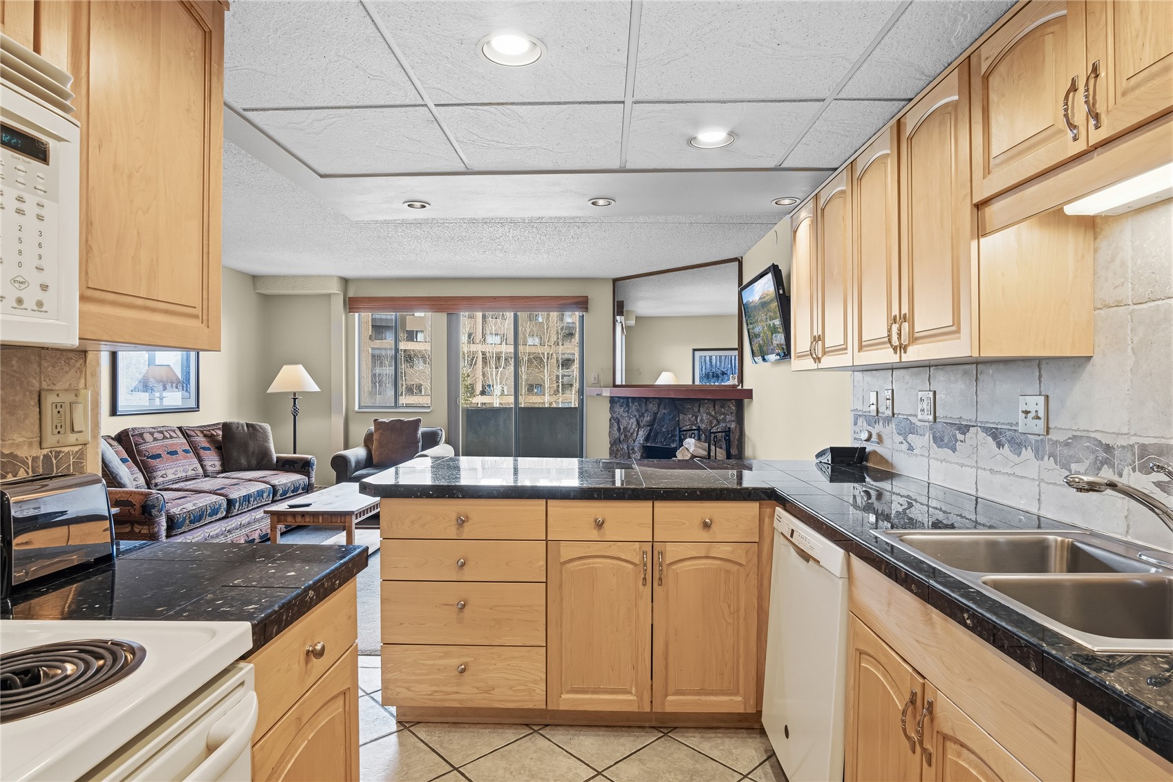 611 Village Road, Unit 24260 Breckenridge, CO 80424 - Photo 12 of 50 Kitchen