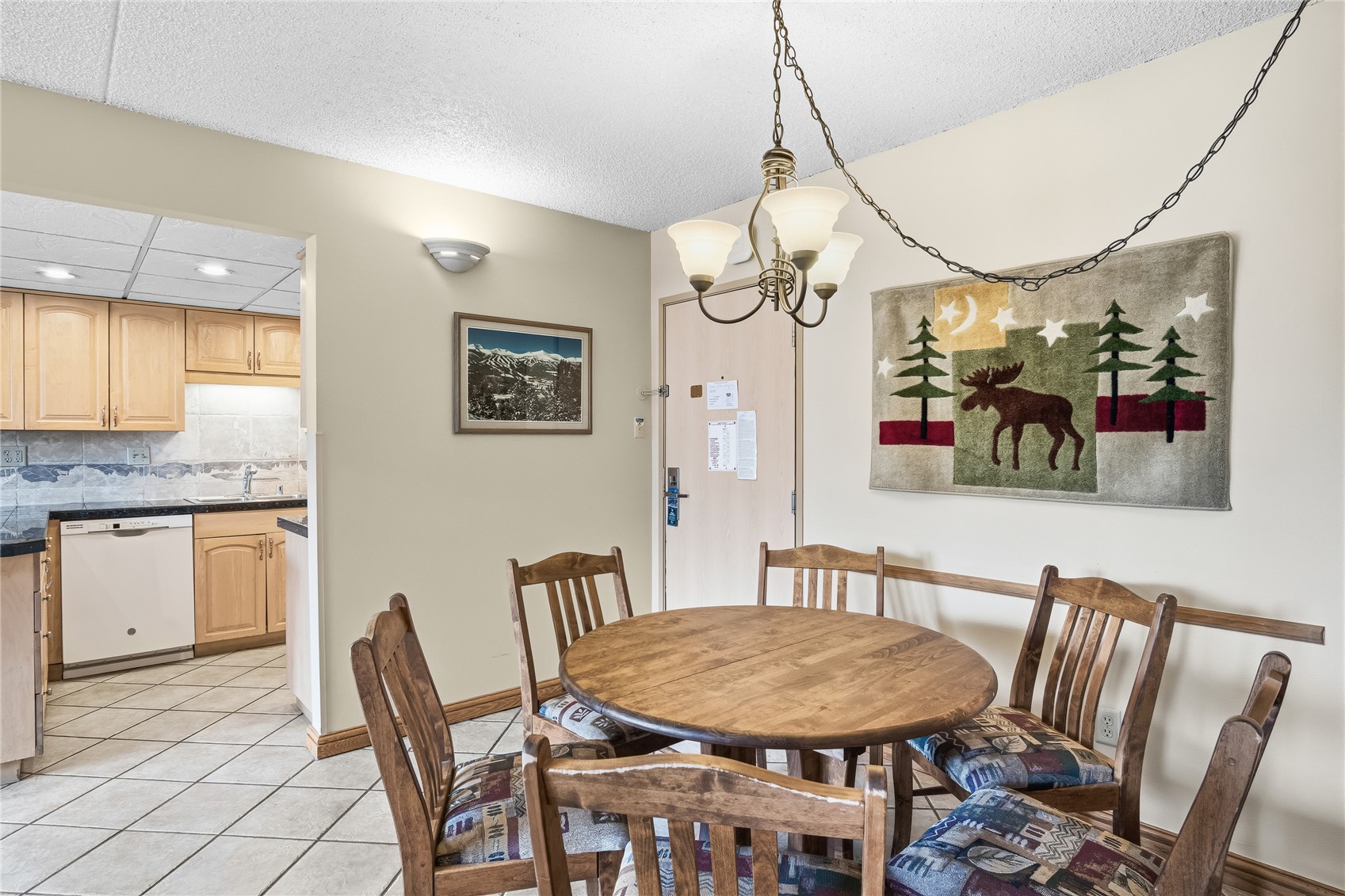 611 Village Road, Unit 24260 Breckenridge, CO 80424 - Photo 14 of 50 Dining Area & Kitchen