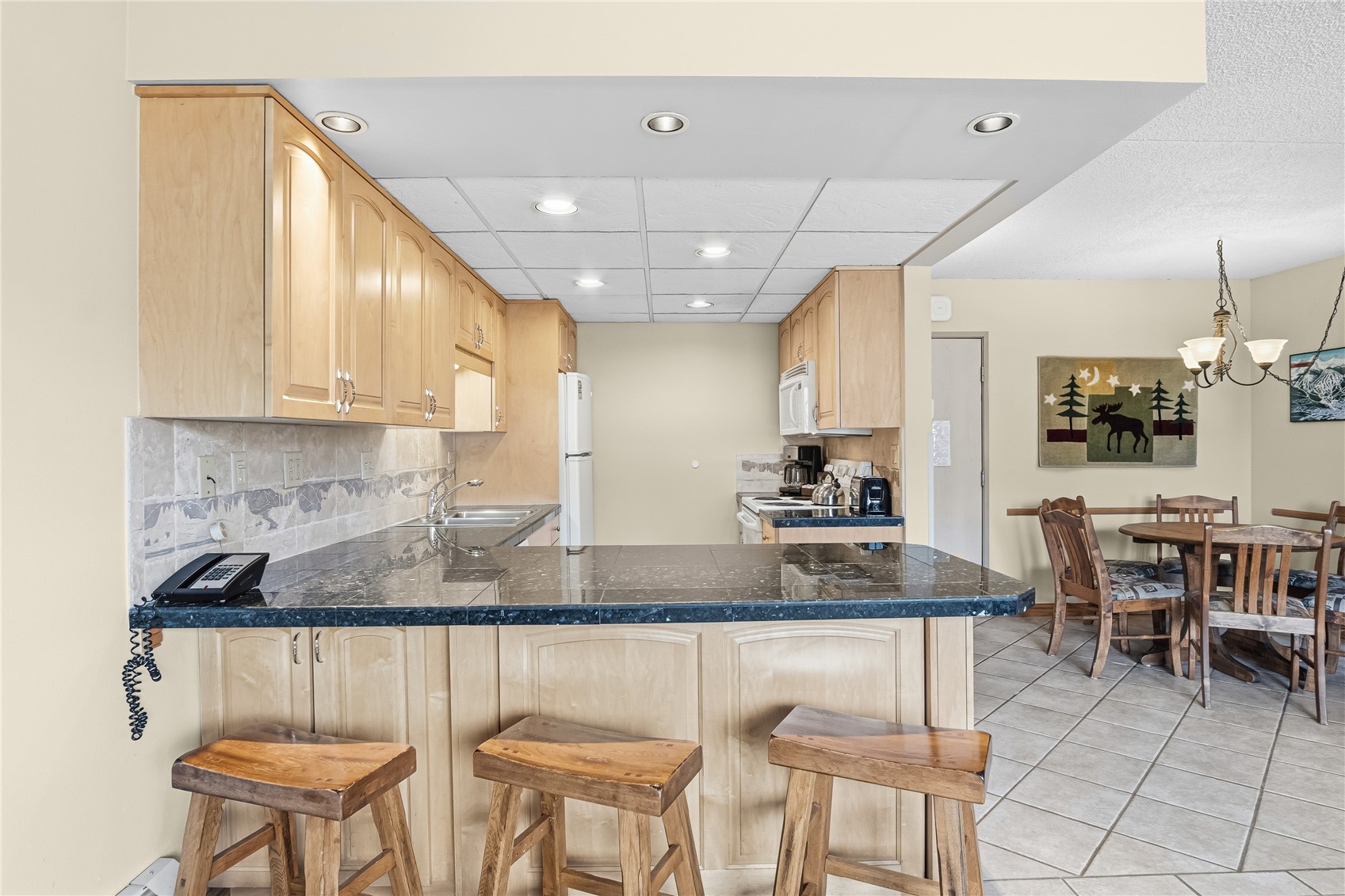 611 Village Road, Unit 24260 Breckenridge, CO 80424 - Photo 8 of 50 Kitchen & Dining Area
