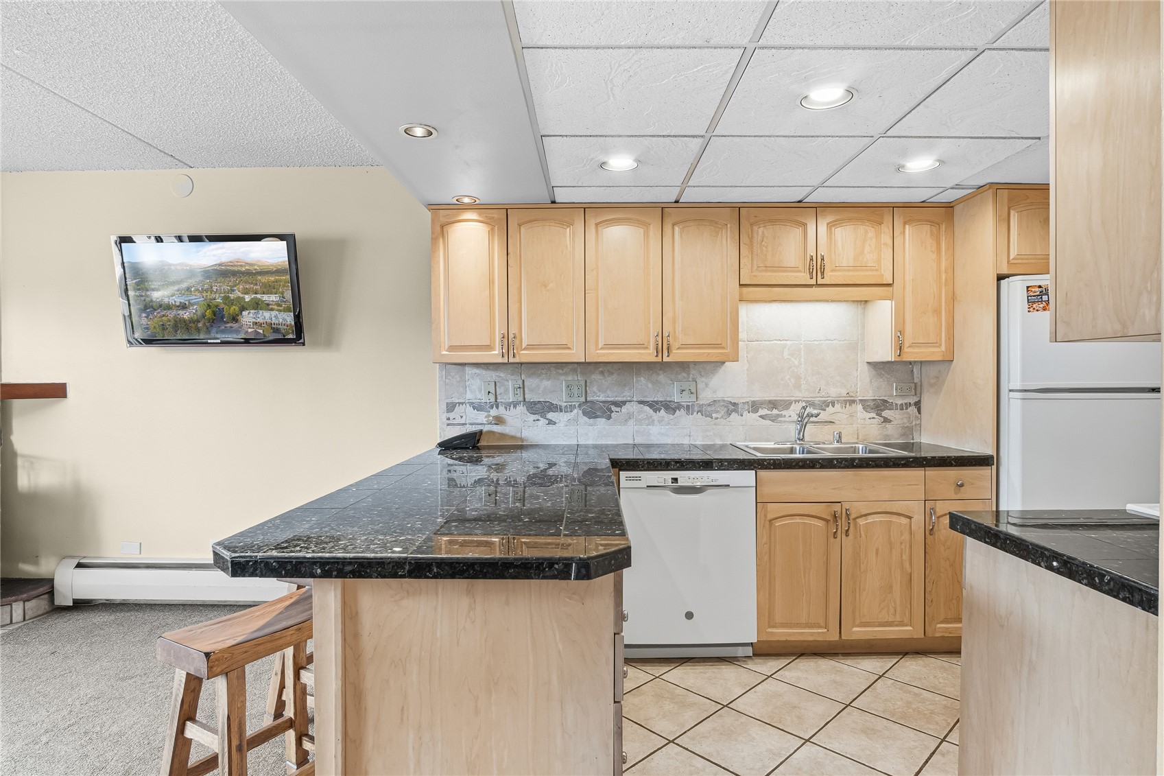 611 Village Road, Unit 24260 Breckenridge, CO 80424 - Photo 10 of 50 Kitchen