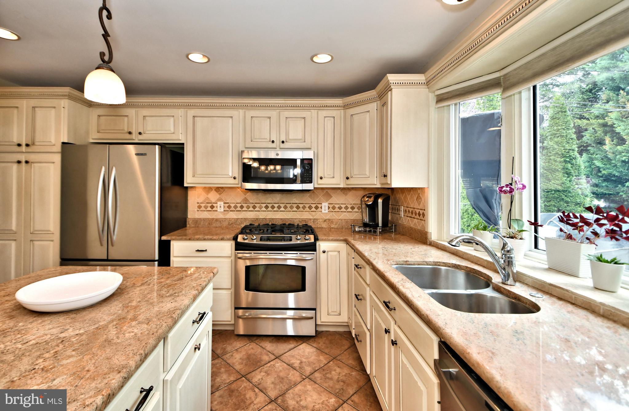405 Crest Road Oreland, PA 19075 - Photo 14 of 43 Kitchen with stainless appliances