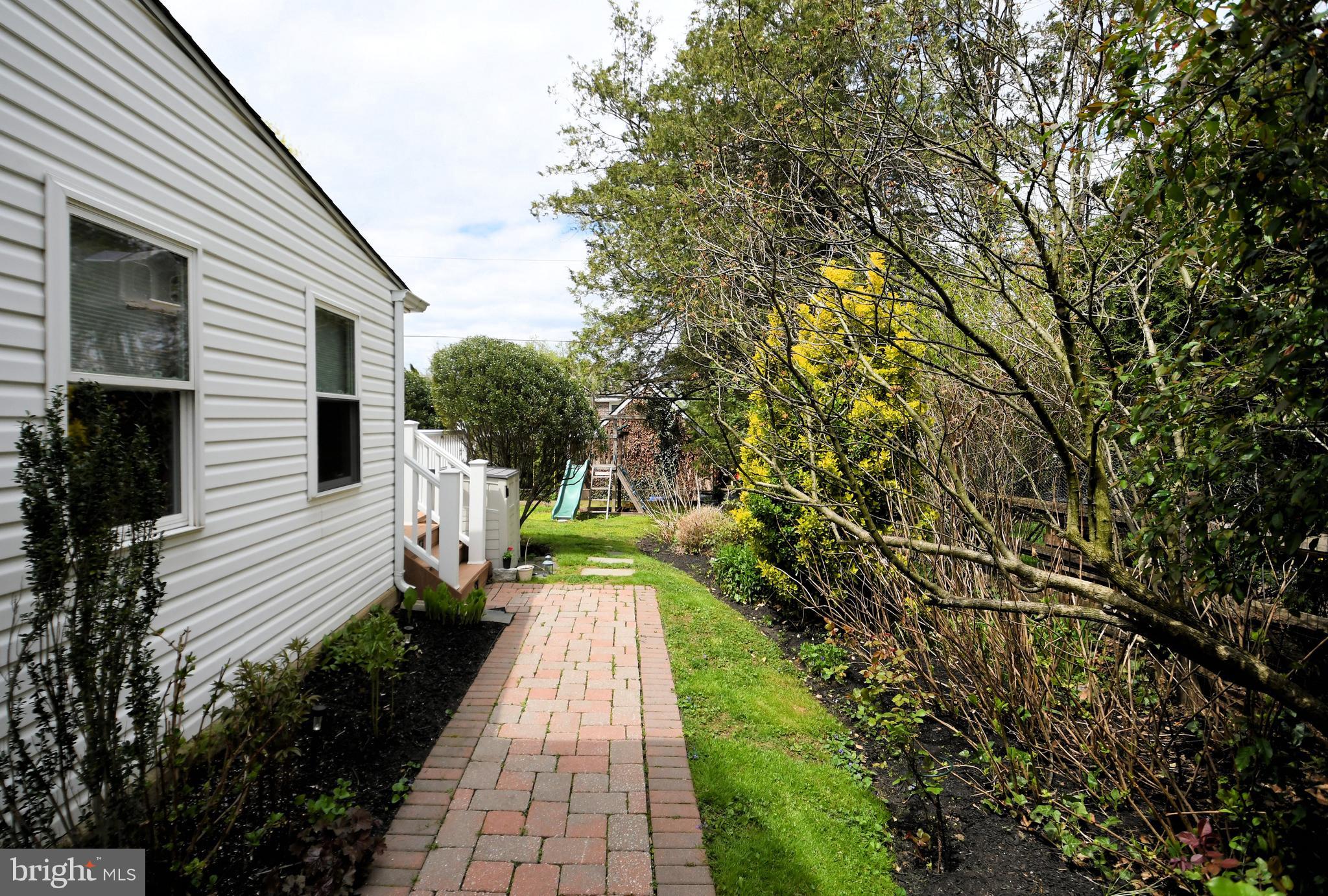 405 Crest Road Oreland, PA 19075 - Photo 33 of 43 Walkway from front to back of house
