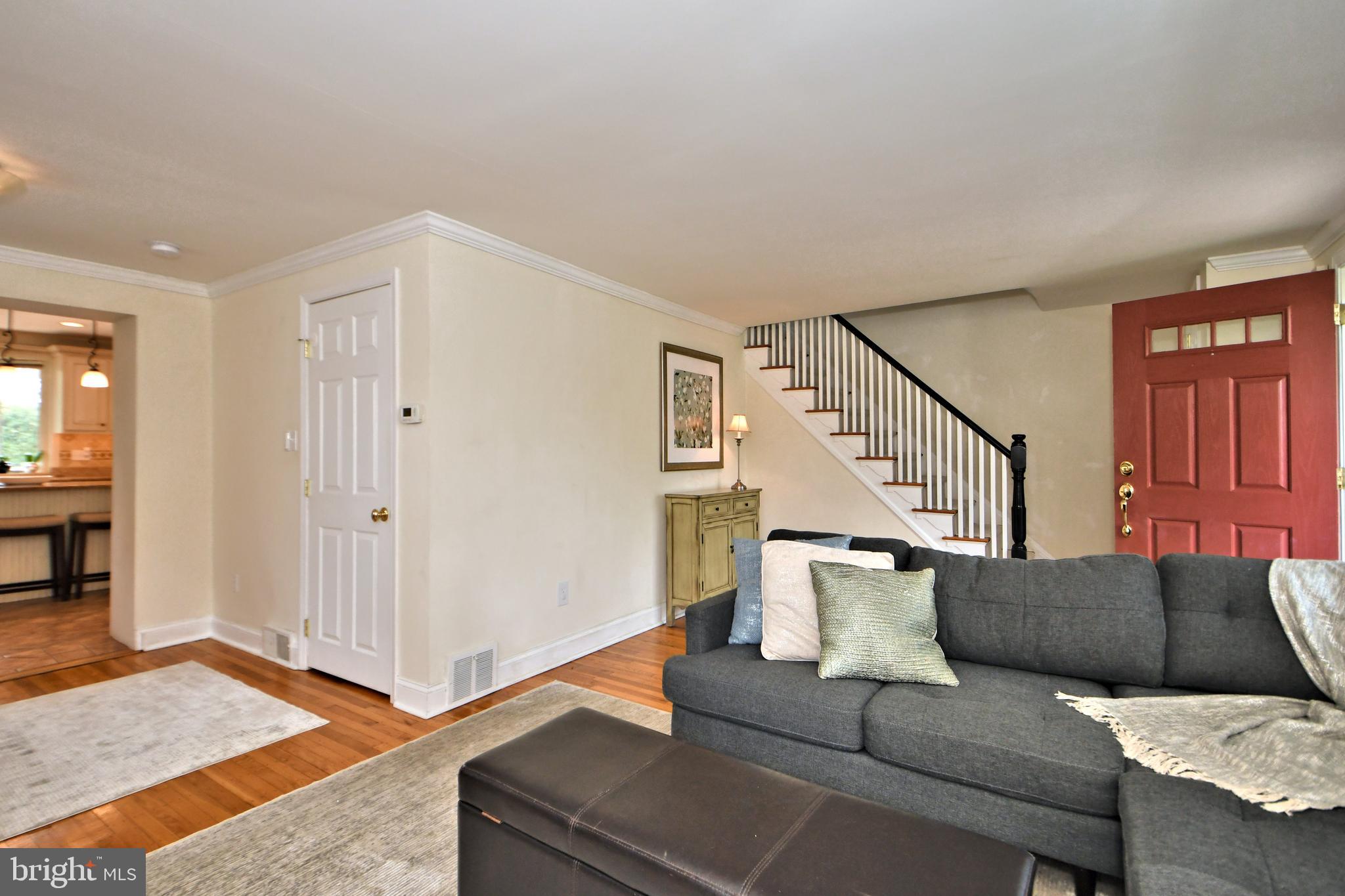 405 Crest Road Oreland, PA 19075 - Photo 7 of 43 Living room