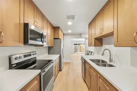 $375,000 | 13194 Trail Hollow Drive, Unit 3194, Houston, TX 77079