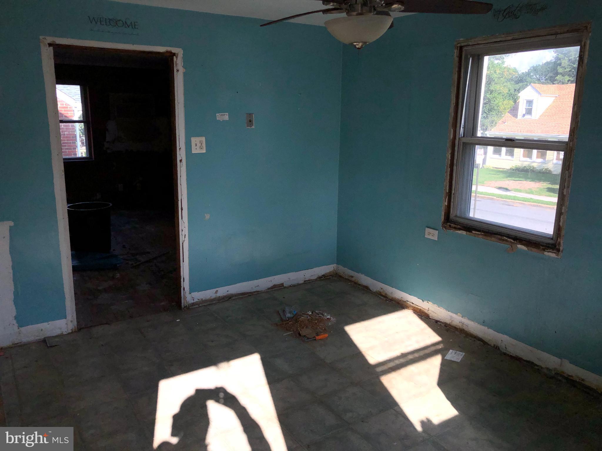 926 Thornton Road Marcus Hook, PA 19061 - Photo 4 of 13 Gallery Image 4