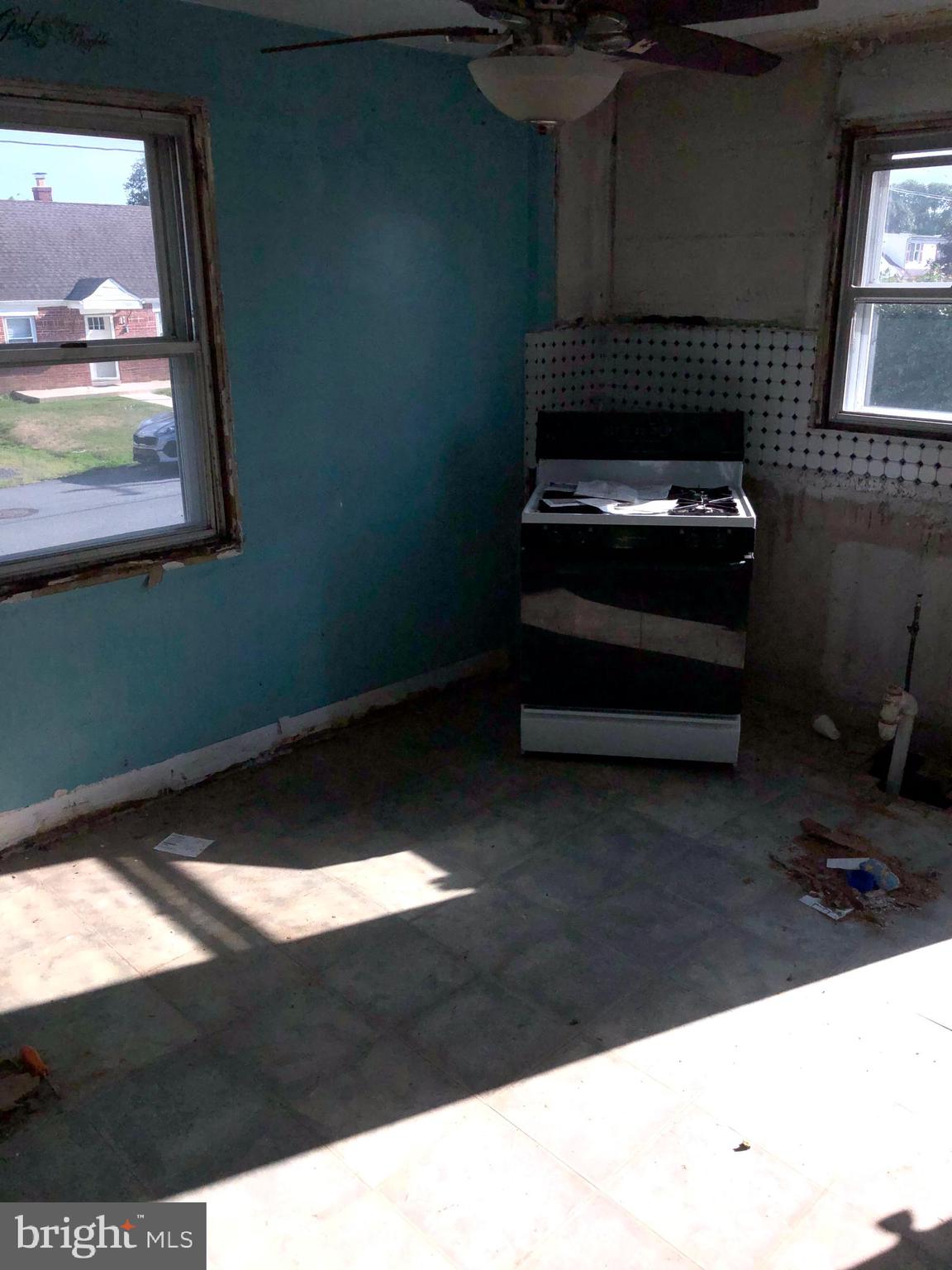 926 Thornton Road Marcus Hook, PA 19061 - Photo 5 of 13 Gallery Image 5