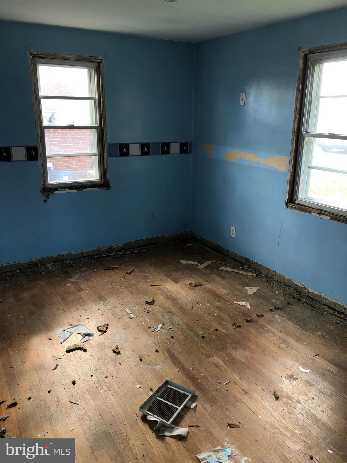 926 Thornton Road Marcus Hook, PA 19061 - Photo 6 of 13 Gallery Image 6