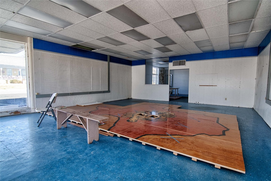 702 North Upton Avenue Schulenburg, TX 78956 - Photo 7 of 22 a bedroom with a bed and window