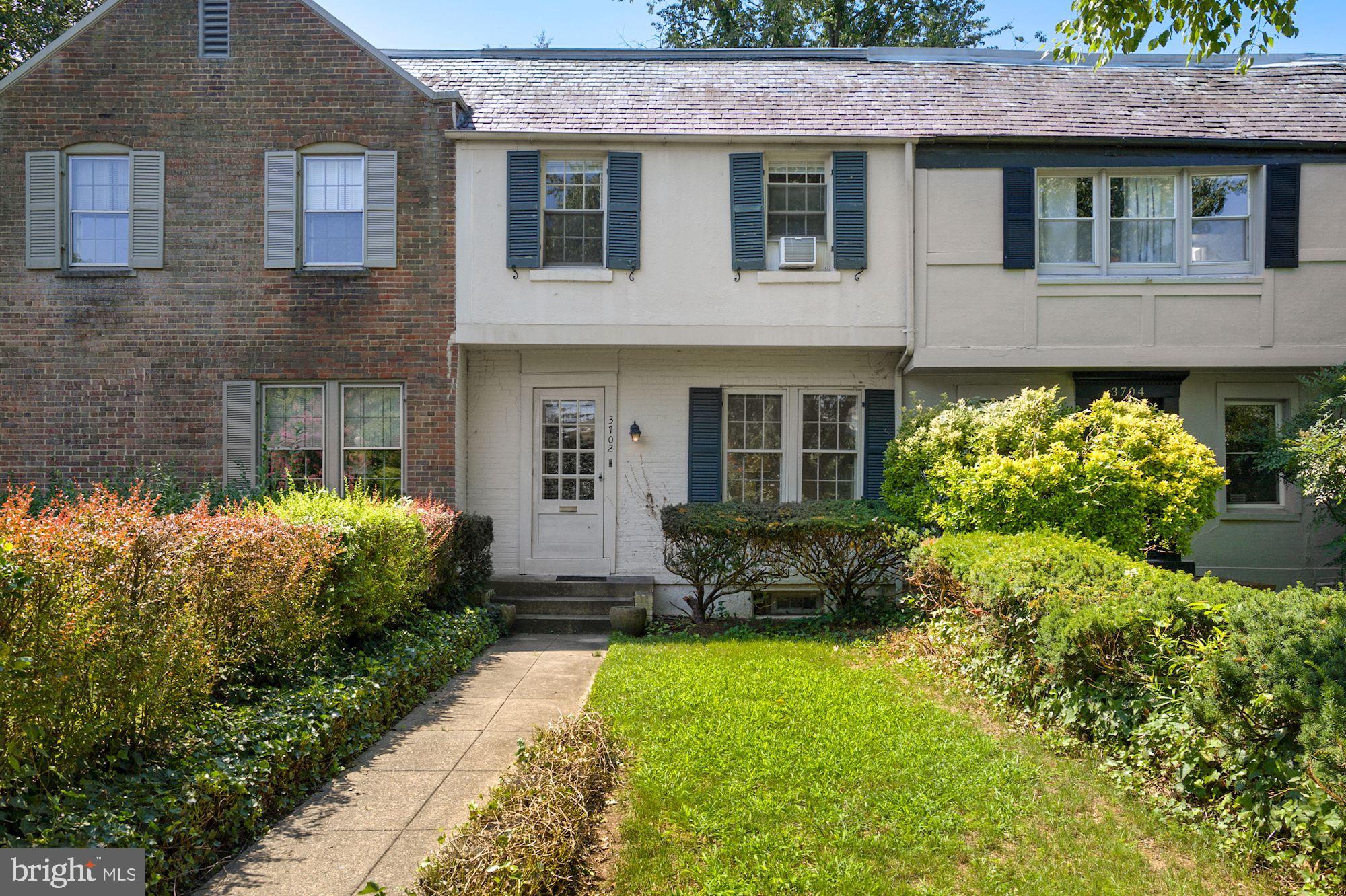 Welcome to this Beautiful Townhouse in Burleith