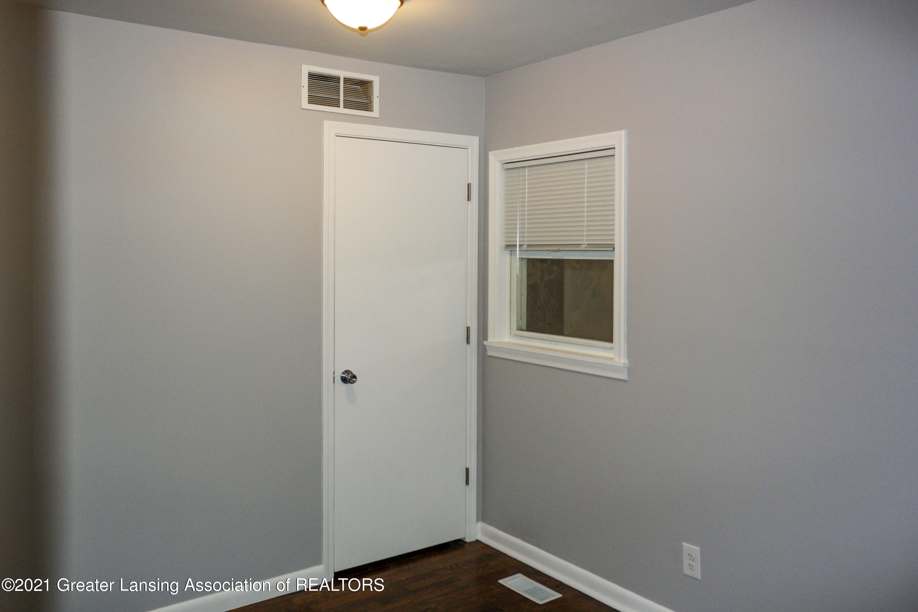 6040 Hughes Road Lansing, MI 48911 - Photo 15 of 23 Bedroom
