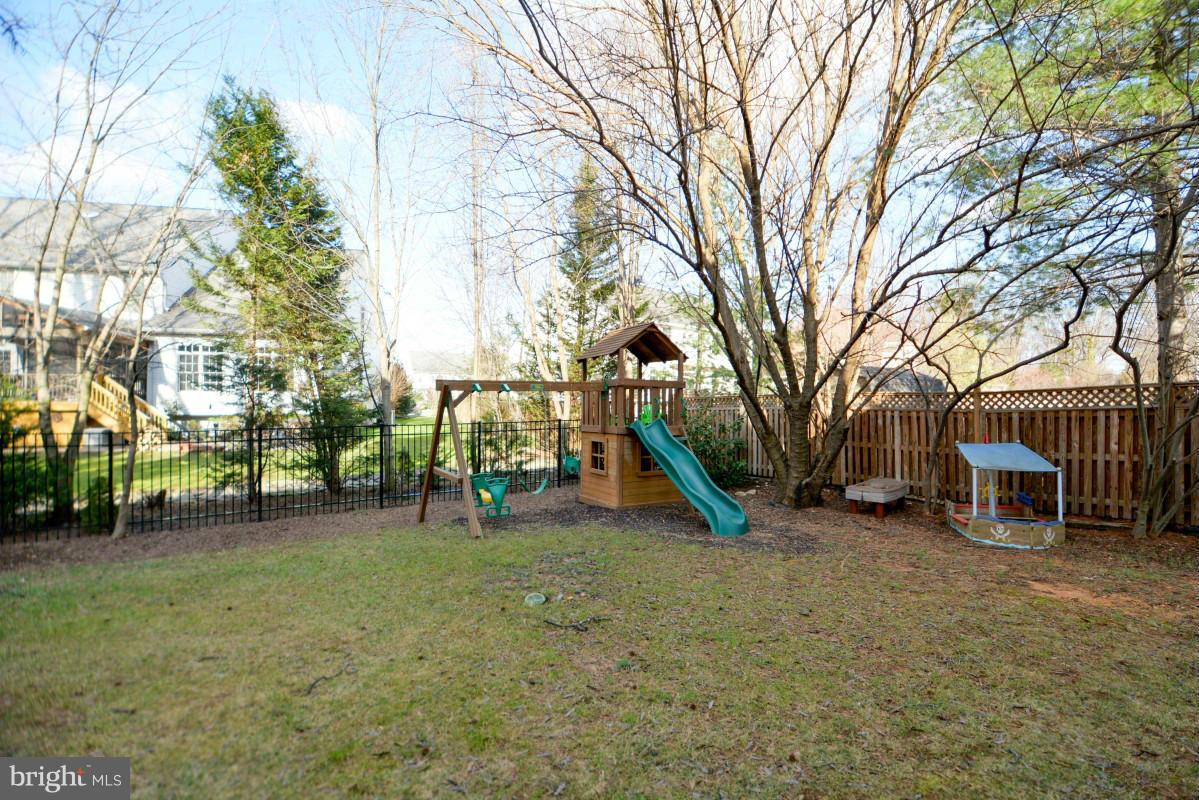 6030 Sumner Road Alexandria, VA 22310 - Photo 4 of 6 a view of a park with swings