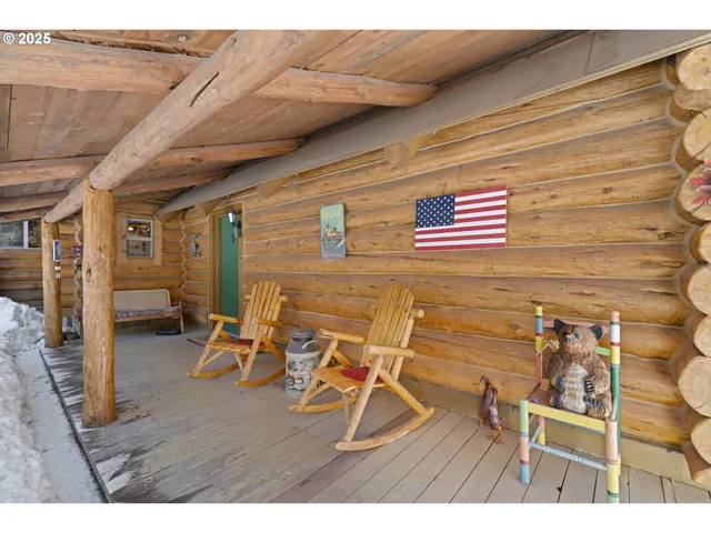 $684,900 | 140643 Kamloop Lane, Gilchrist, OR 97737