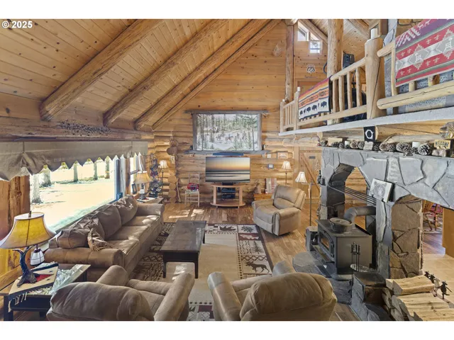 $684,900 | 140643 Kamloop Lane, Gilchrist, OR 97737