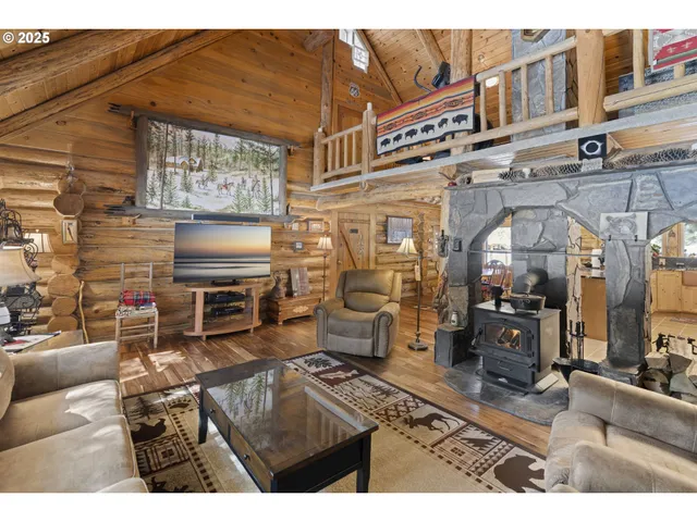 $684,900 | 140643 Kamloop Lane, Gilchrist, OR 97737