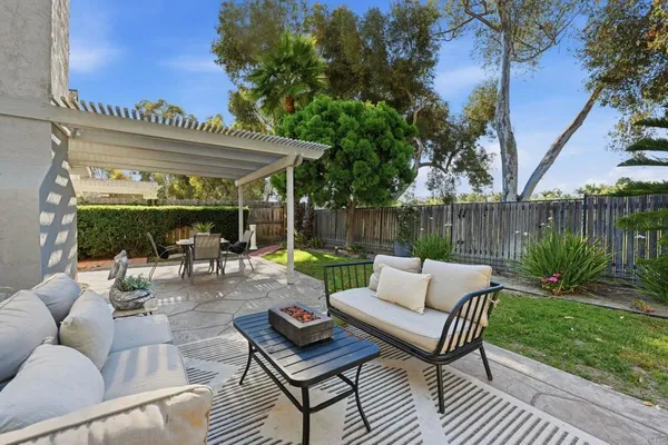 $1,275,000 | 7945 Calle Madrid, Carlsbad, CA 92009