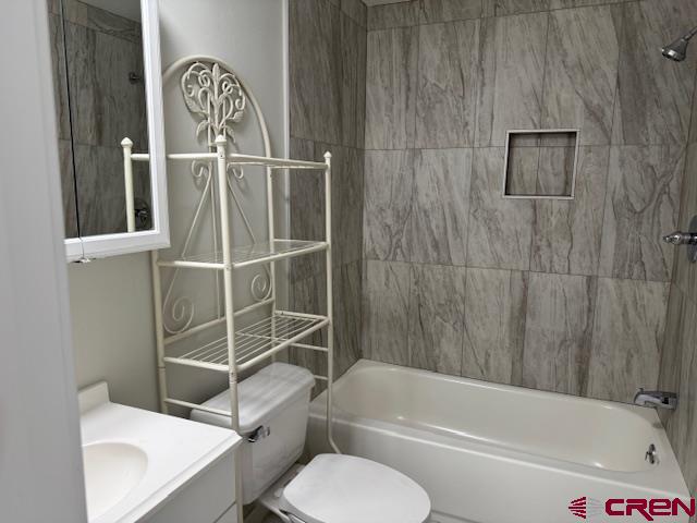 28260 Highway 160, Unit 81 Cortez, CO 81321 - Photo 7 of 20 a bathroom with a toilet and a bathtub