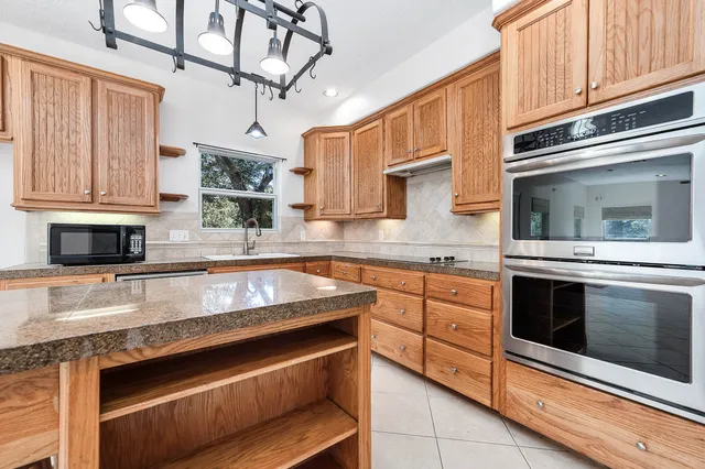 $439,500 | 20610 Live Oak Drive, Damon, TX 77430