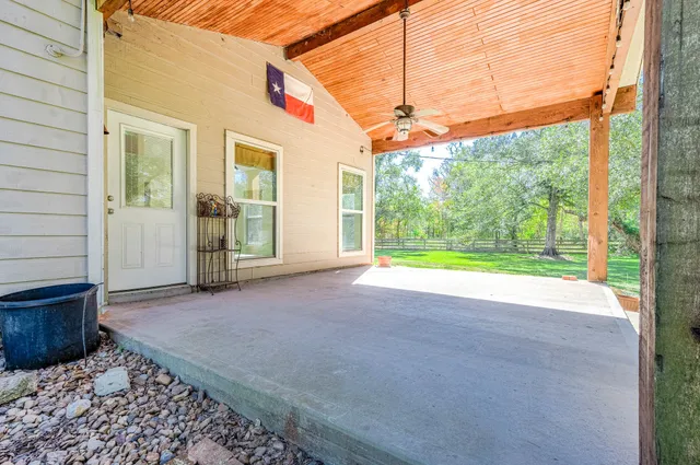 $439,500 | 20610 Live Oak Drive, Damon, TX 77430