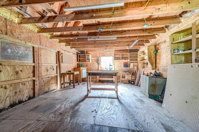 $439,500 | 20610 Live Oak Drive, Damon, TX 77430