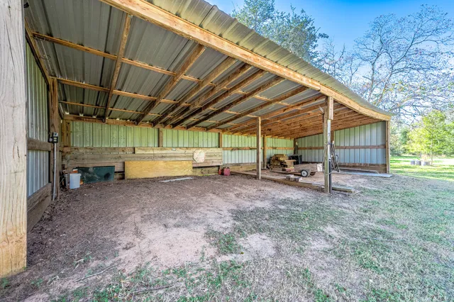 $439,500 | 20610 Live Oak Drive, Damon, TX 77430