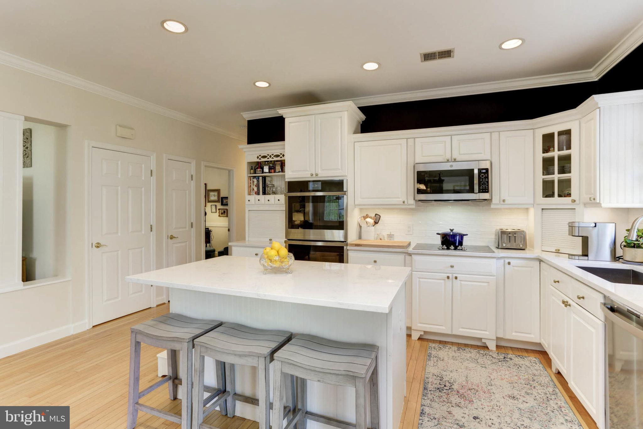 9034 Dumhart Road Laurel, MD 20723 - Photo 11 of 63 Luxurious quartz counters