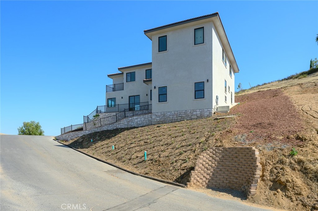 16515 Canyon Ridge Drive Riverside, CA 92503 - Photo 4 of 61