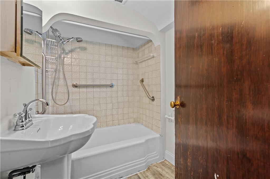 607 West Waldheim Road Pittsburgh, PA 15215 - Photo 19 of 24 Gallery Image 19