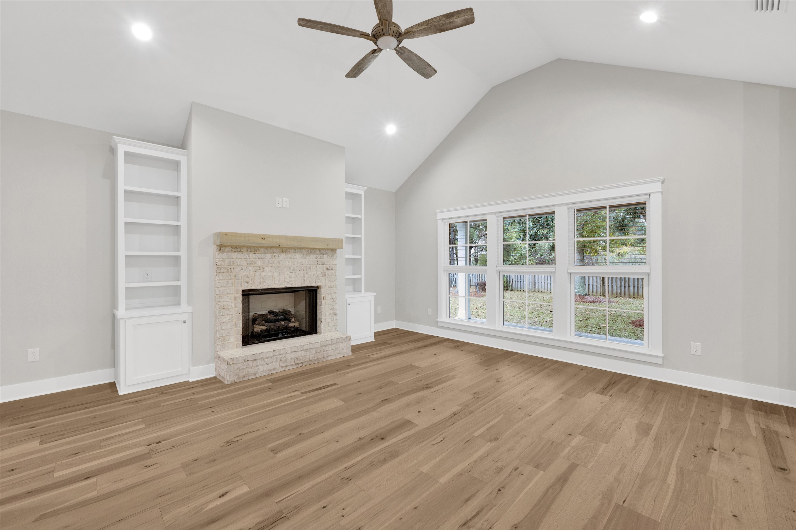 393 Scarlett Avenue Fairhope, AL 36532 - Photo 8 of 27 Living Room