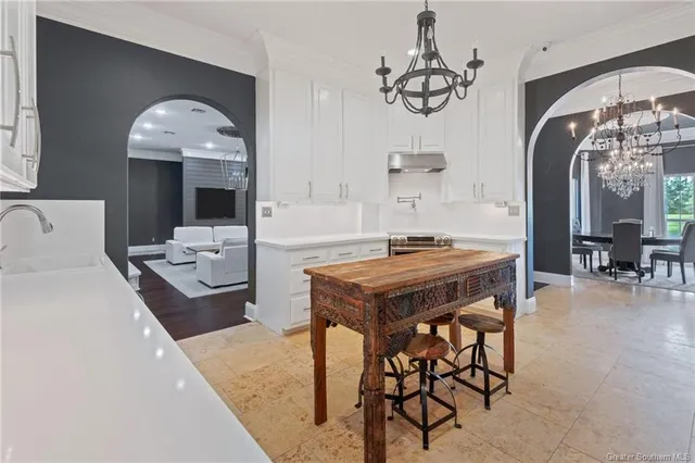 $695,000 | 720 You Winn Road, Lake Charles, LA 70611