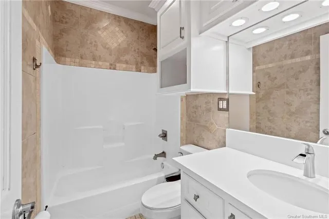 $695,000 | 720 You Winn Road, Lake Charles, LA 70611